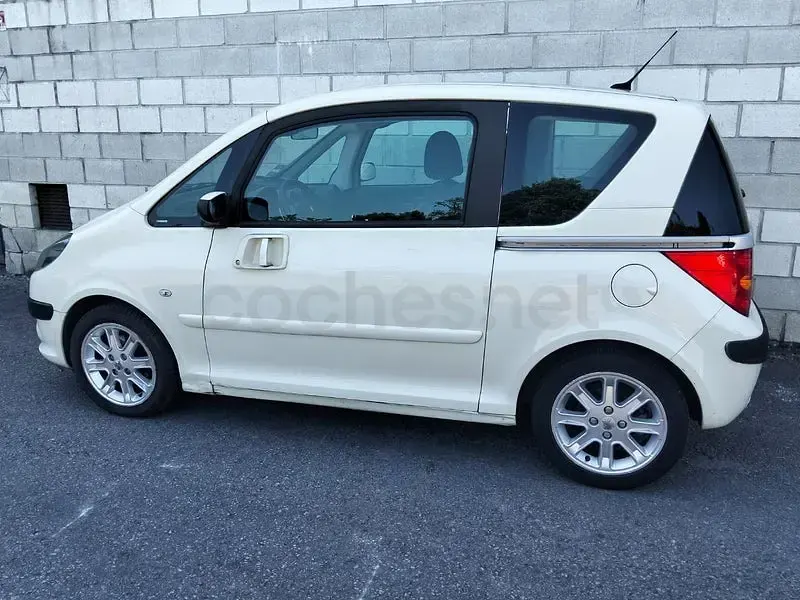 Usado Peugeot 1007 110 CV (80 kW) 2007 Blanco Monovolumen