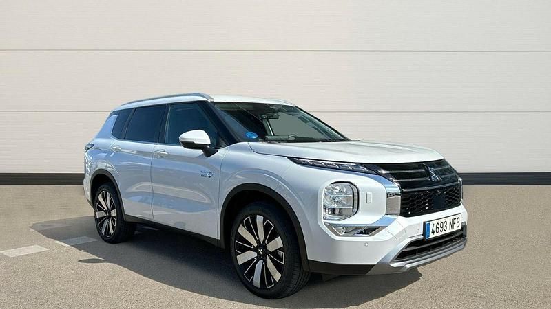 Blanco Usado 2025 Mitsubishi Outlander SUV | 51.000 € - Imagen 1/4