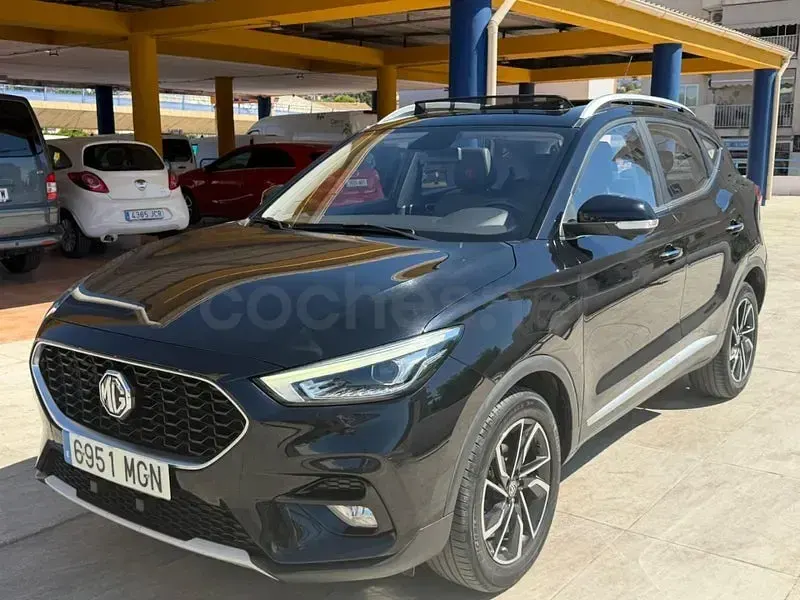 Usado MG ZS Luxury 111 CV (81 kW) 2023 Negro SUV