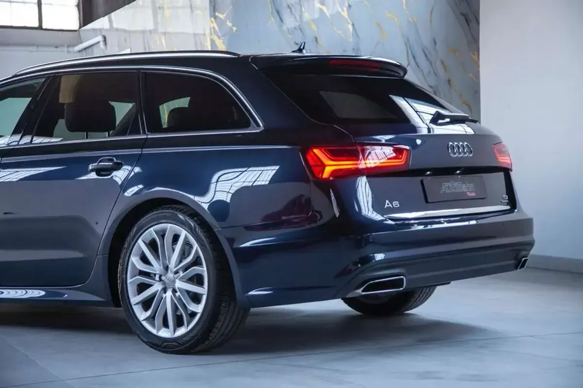 Usado Audi A6 218 CV (160 kW) 2018 Azul Familiar