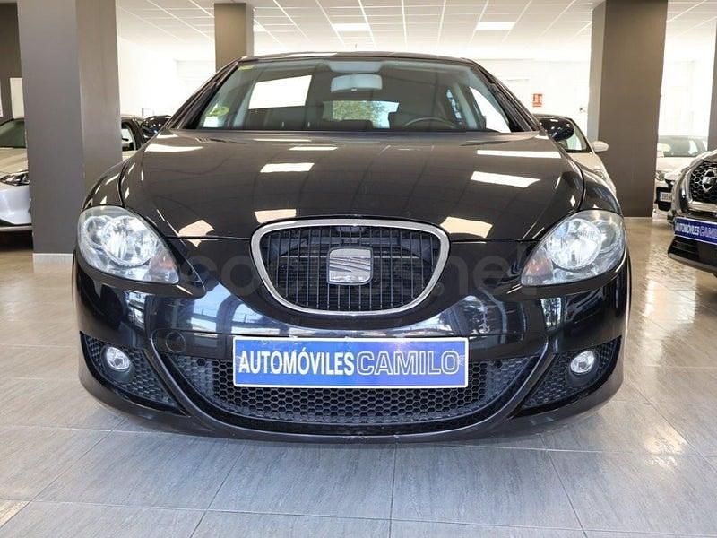 Usado Seat Leon Ecomotive 105 CV (77 kW) 2009 Negro Utilitario