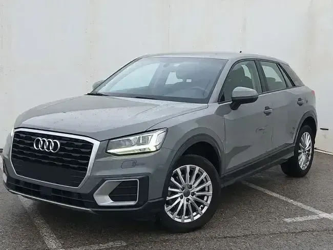Usado Audi Q2 Design 116 CV (85 kW) 2020 Gris SUV