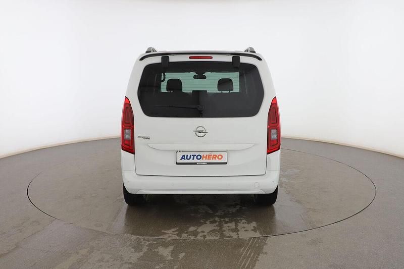 Usado Opel Combo Life Innovation 102 CV (75 kW) 2021 Blanco Monovolumen