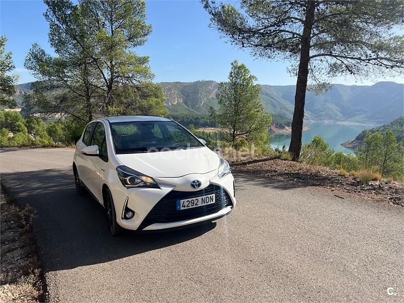 Blanco Usado 2018 Toyota Yaris Hybrid Active Berlina | 13.600 € (Buen precio) - Imagen 1/4