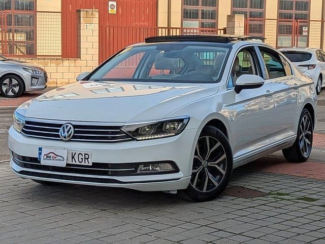 Blanco Usado 2018 VW Passat Advance Berlina | 15.950 € (Un poco caro) - Imagen 1/4