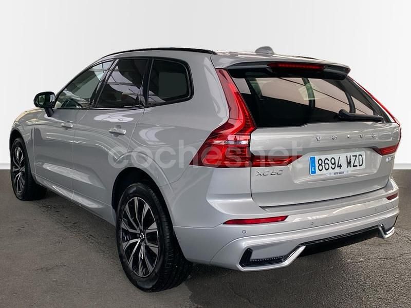 Usado Volvo XC60 Plus 250 CV (183 kW) 2025 Gris / plata SUV