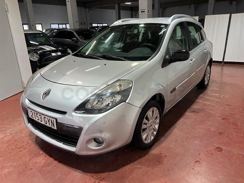 Usado Renault Clio GrandTour Expression 100 CV (73 kW) 2010 Gris / plata Familiar