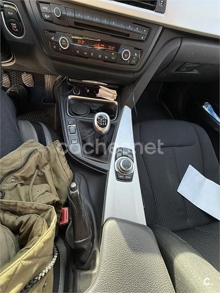 Usado BMW 318 143 CV (105 kW) 2013 Azul Familiar