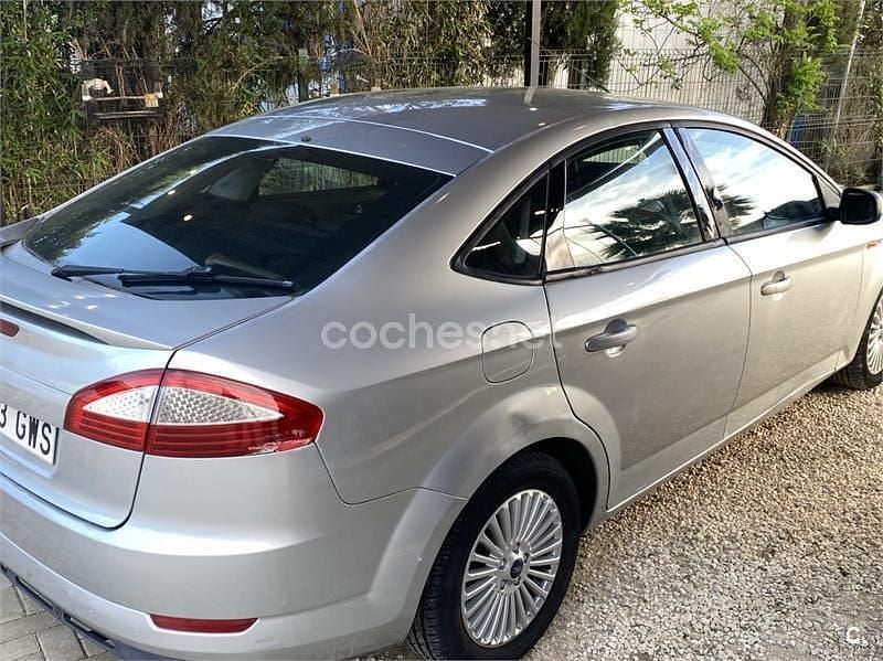 Usado Ford Mondeo 125 CV (91 kW) 2010 Gris / plata Berlina