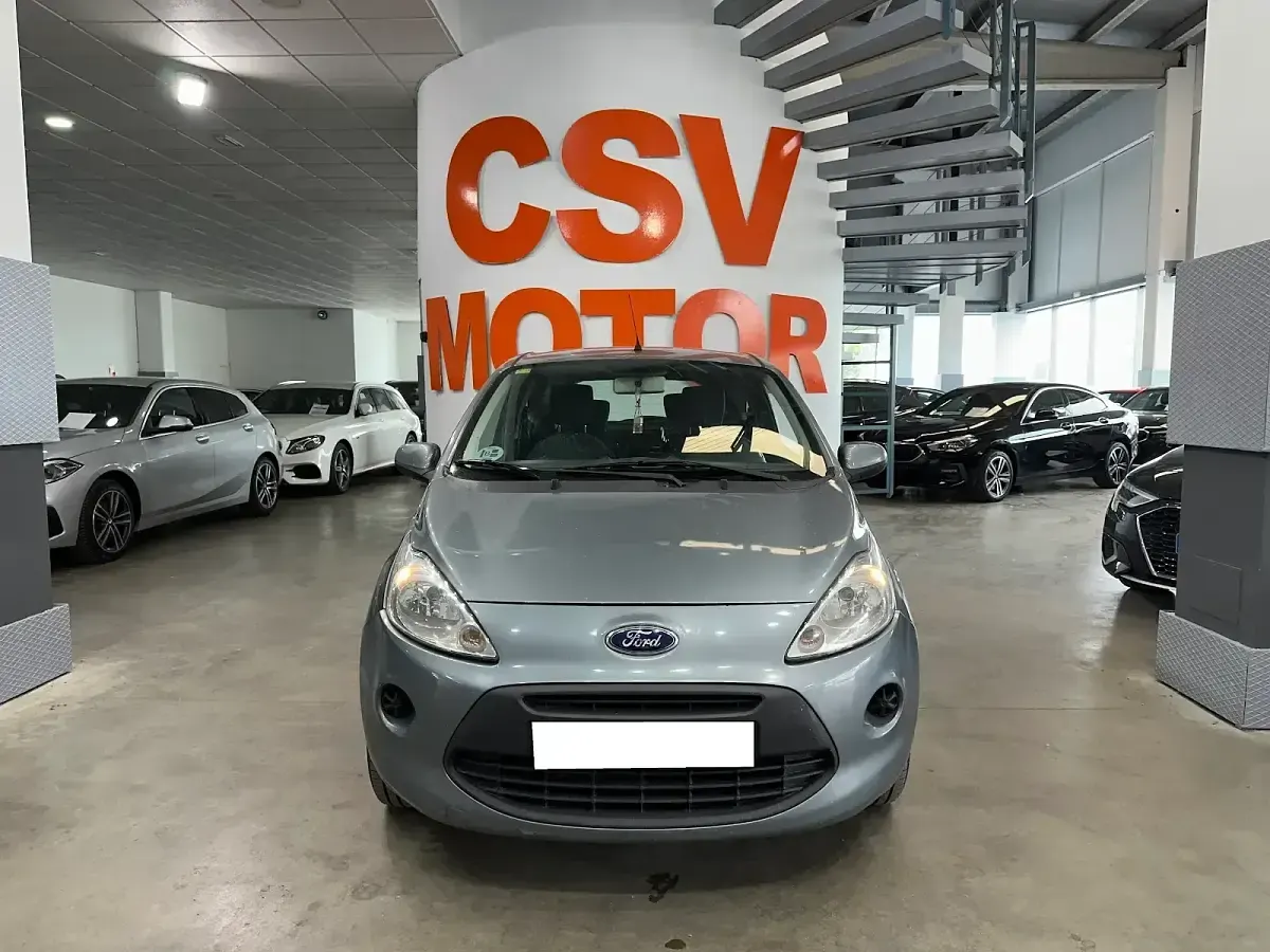 Usado Ford Ka Trend 75 CV (55 kW) 2010 Gris / plata Utilitario