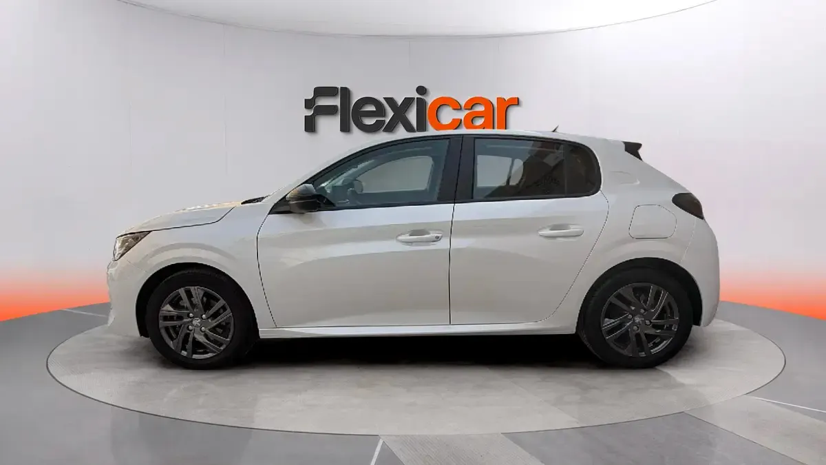 Usado Peugeot 208 Active 101 CV (74 kW) 2022 Blanco Utilitario
