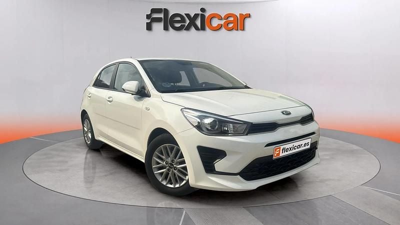 Usado Kia Rio 120 CV (88 kW) 2021 Blanco Utilitario
