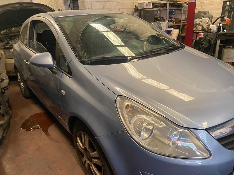 Usado Opel Corsa Cosmo 100 CV (73 kW) 2010 Gris Utilitario