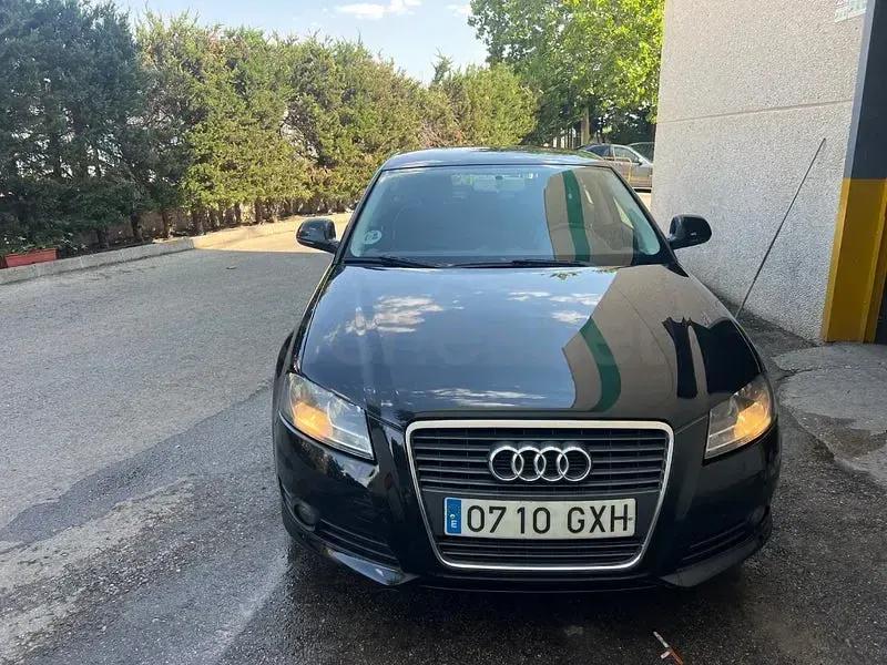 Usado Audi A3 Ambition 105 CV (77 kW) 2010 Negro Utilitario