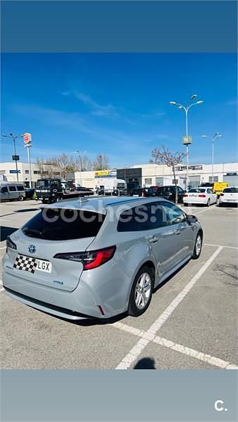 Usado Toyota Corolla Active 122 CV (89 kW) 2020 Gris / plata Familiar