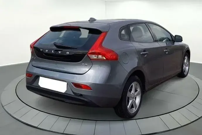 Usado Volvo V40 122 CV (89 kW) 2018 Gris Familiar