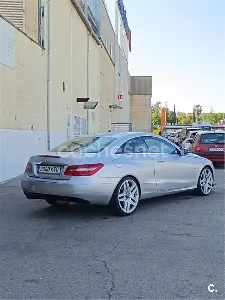 Usado Mercedes E250 Elegance 204 CV (150 kW) 2009 Gris / plata Coupe