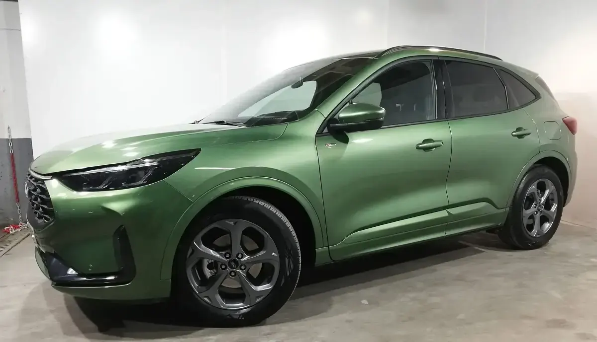 Usado Ford Kuga ST-Line 180 CV (132 kW) 2025 Verde SUV