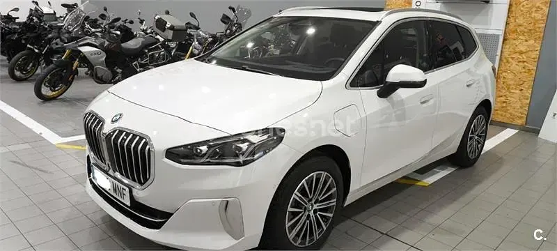Usado BMW 225 Active Tourer Luxury Line 245 CV (180 kW) 2024 Blanco Monovolumen