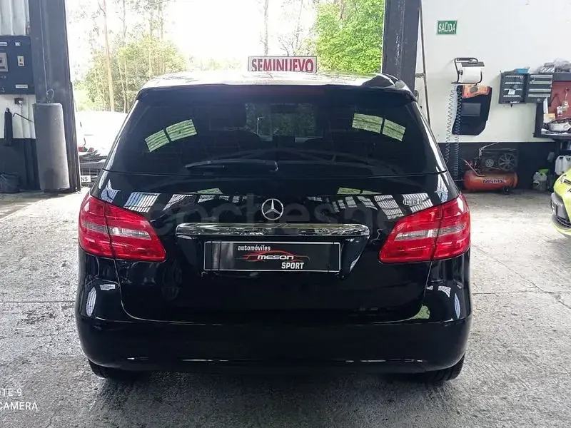 Usado Mercedes B180 109 CV (80 kW) 2017 Negro Monovolumen