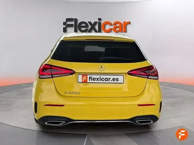 Usado Mercedes A220 190 CV (139 kW) 2022 Amarillo Berlina