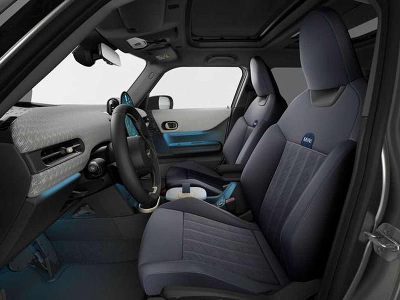 Usado Mini Cooper Essential 114 kW (156 CV) 2025 Plateado Utilitario