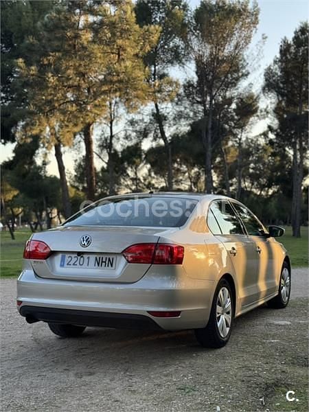 Usado VW Jetta Advance 105 CV (77 kW) 2013 Beige Berlina