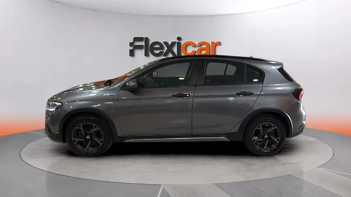 Usado Fiat Tipo Cross 131 CV (96 kW) 2022 Gris Berlina