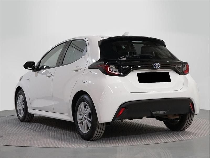Usado Toyota Yaris Hybrid Business Edition 116 CV (85 kW) 2024 Blanco classic Berlina