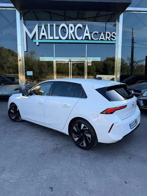 Usado Opel Astra Edition 131 HP (96 kW) 2022 Branco Citadino