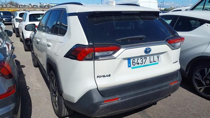 Usado Toyota RAV4 Advance 218 CV (160 kW) 2021 Blanco SUV
