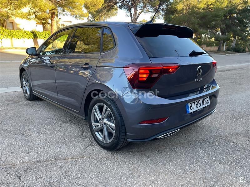 Usado VW Polo R-line 110 CV (80 kW) 2024 Gris / plata Berlina