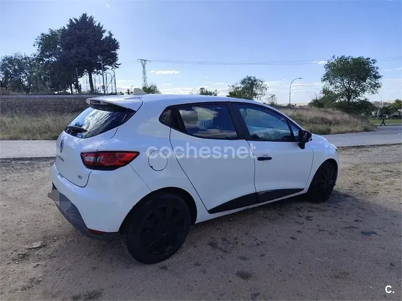 Usado Renault Clio IV Authentique 75 CV (55 kW) 2013 Blanco Berlina