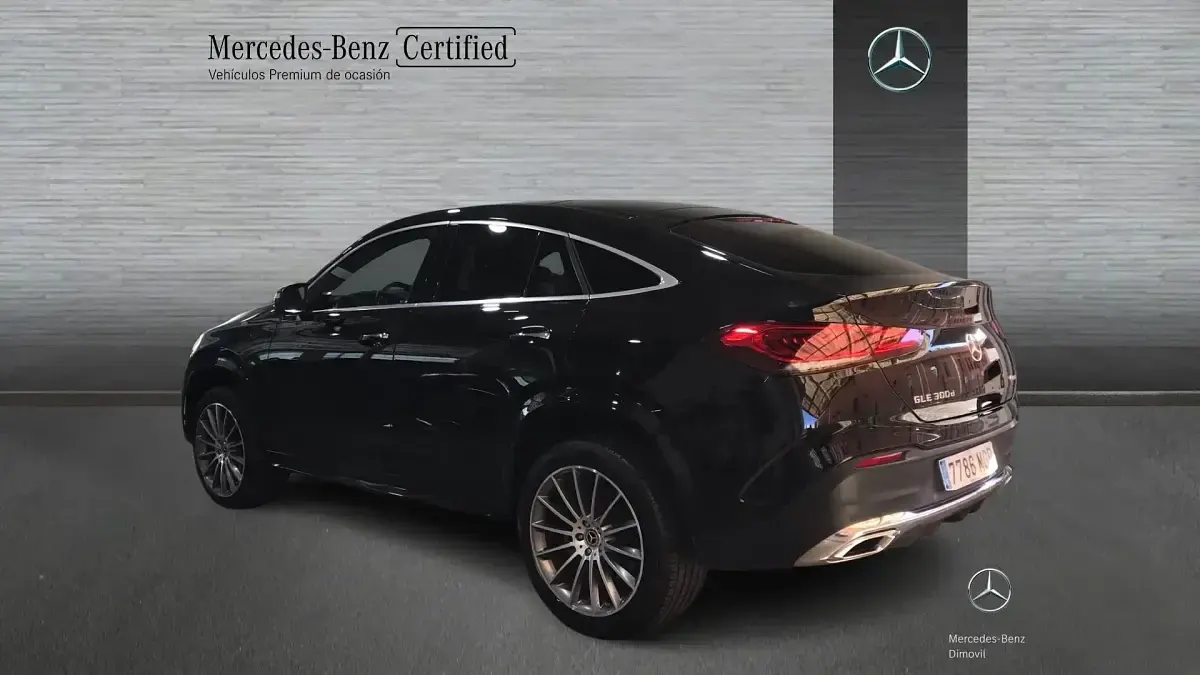 Usado Mercedes GLE300 AMG line 272 CV (200 kW) 2023 Negro obsidiana SUV
