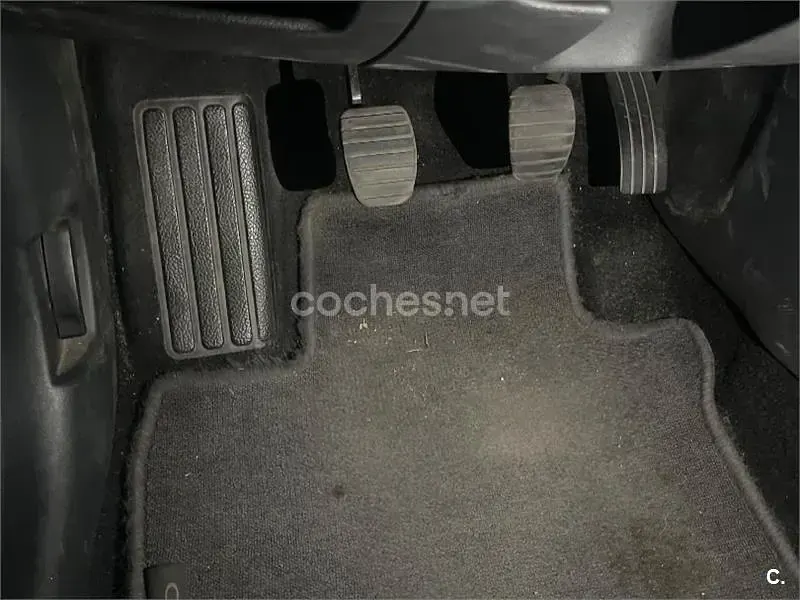 Usado Renault Clio IV Business 75 CV (55 kW) 2018 Gris / plata Berlina