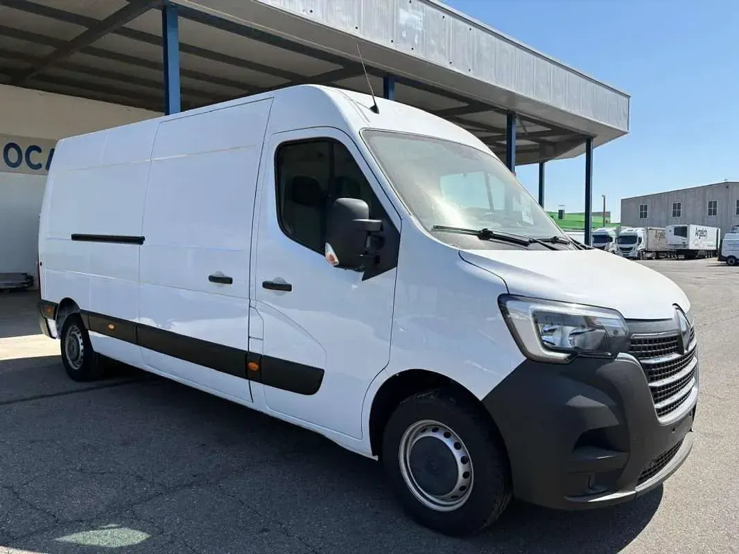 Usado Renault Master 135 CV (99 kW) 2023 Blanco Monovolumen