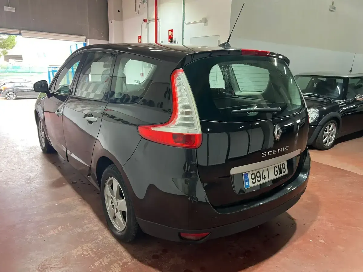Usado Renault Scenic E-Tech Dynamique 130 CV (95 kW) 2009 Negro