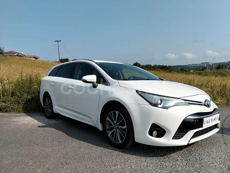Usado Toyota Avensis Advance 143 CV (105 kW) 2016 Blanco Familiar
