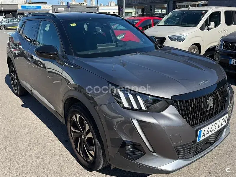 Usado Peugeot 2008 GT-line 130 CV (95 kW) 2020 Gris / plata SUV