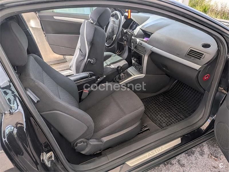 Usado Opel Astra GTC Sport 120 CV (88 kW) 2008 Negro Berlina