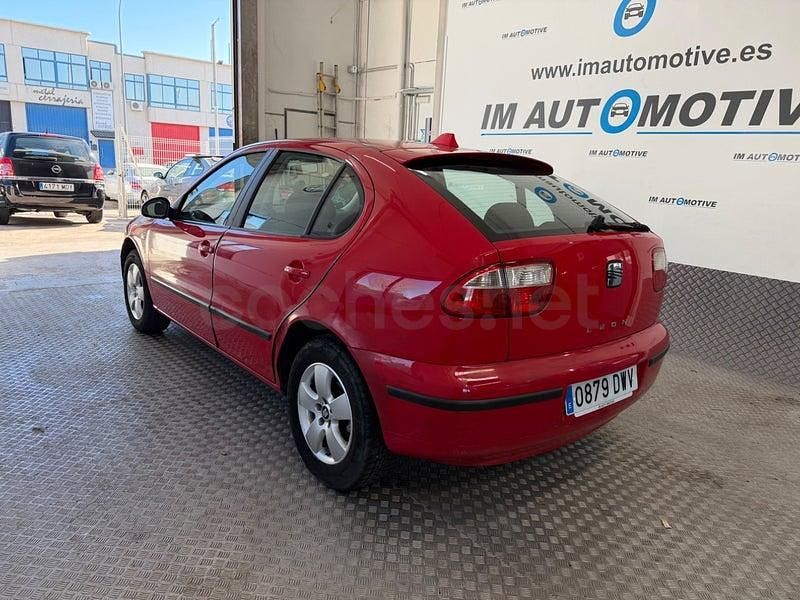Usado Seat Leon 105 CV (77 kW) 2006 Rojo Utilitario