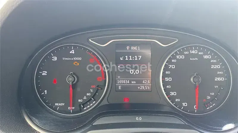 Usado Audi A3 Sport 110 CV (80 kW) 2017 Gris / plata Berlina
