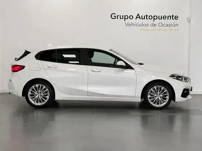 Usado BMW 118 Comfort Edition 150 CV (110 kW) 2021 Blanco Berlina