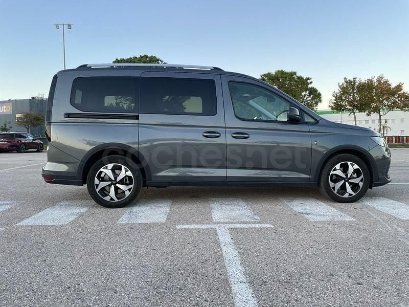 Usado Ford Grand Tourneo Connect Active 122 CV (89 kW) 2025 Gris / plata Monovolumen