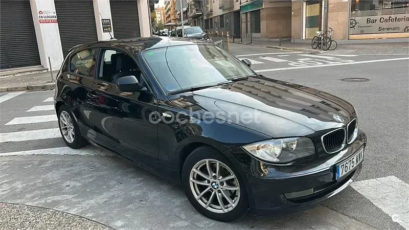 Usado BMW 116 122 CV (89 kW) 2010 Negro Utilitario