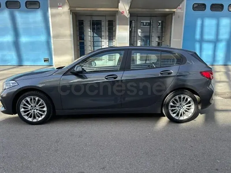 Usado BMW 116 Sport Line 116 CV (85 kW) 2021 Gris / plata Utilitario
