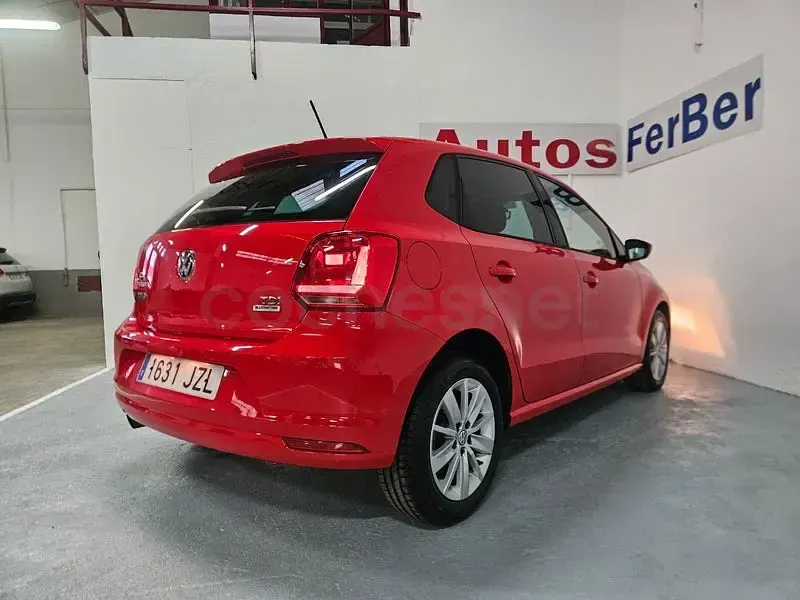 Usado VW Polo Sportline 90 CV (66 kW) 2017 Rojo Berlina