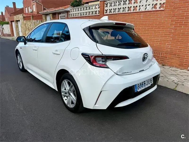 Usado Toyota Corolla Style 122 CV (89 kW) 2020 Blanco Berlina
