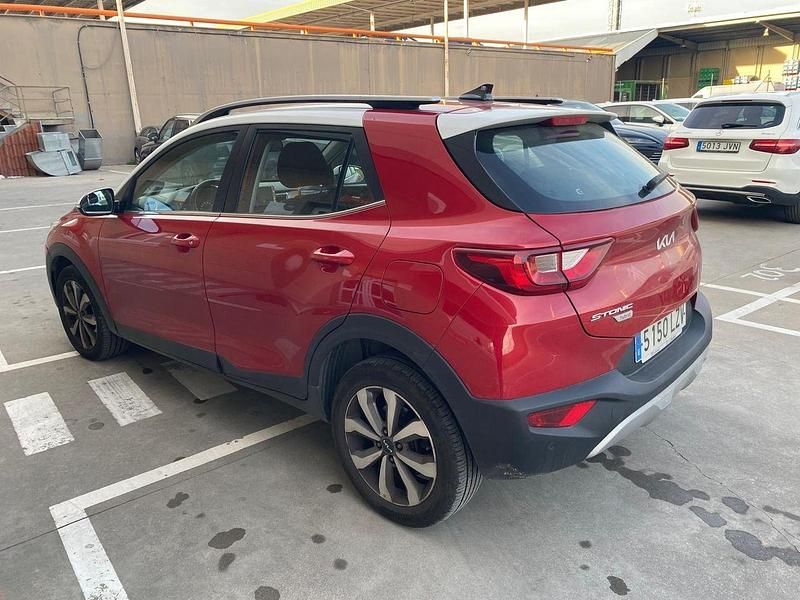 Usado Kia Stonic 100 CV (73 kW) 2022 Rojo SUV