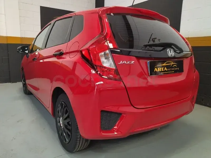 Usado Honda Jazz Comfort 102 CV (75 kW) 2017 Rojo Utilitario